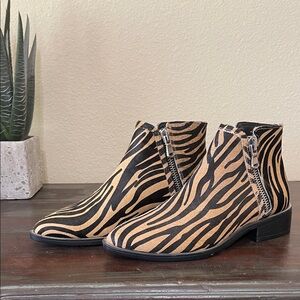 Steven by Steve Madden Zebra Print Ankle Boots - Size 7.5 nwot Never worn
